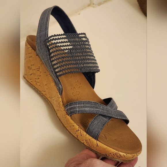 💥NICE💥 Sketchers Luxe Foam Wedge Sandals - Picture 6 of 7